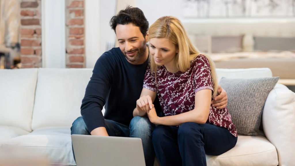 Couple organising contracting out agreement together in NZ